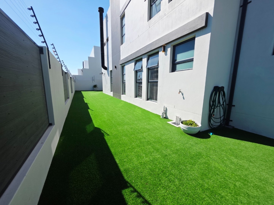 5 Bedroom Property for Sale in Sandown Western Cape